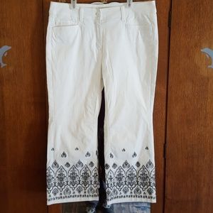 WHBM Capris White w Black Embroidery 8